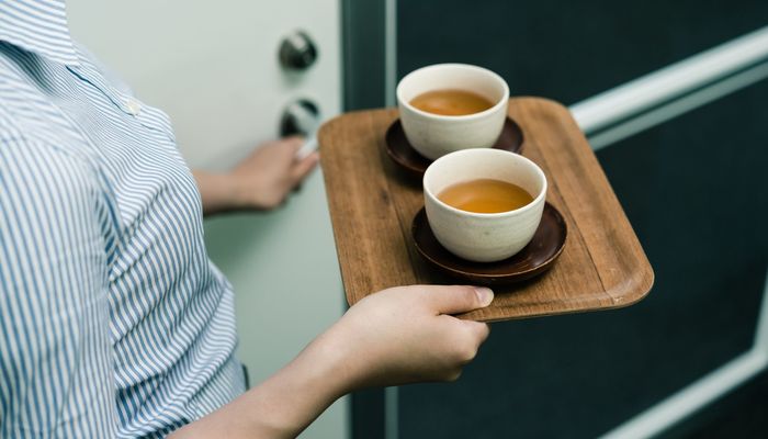 お茶とコーヒー 取引先で出されてうれしいのは お茶 73 6 連続で出されても飲める 味にブレがない 社会人生活 ライフ 社会人ライフ フレッシャーズ マイナビ 学生の窓口