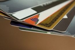 「基本リボ払い」「破産者が多い」日本と全然違う！ アメリカのクレジットカードによる支払い方法の特徴