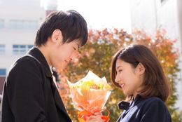 男子からチョコレート「逆バレンタイン」はあり？ 女子大生の8割がうれしいと回答