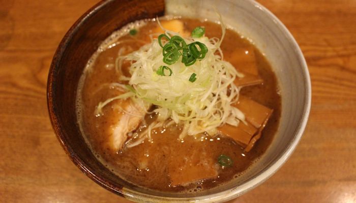 学窓調査隊 大学近くにラーメン屋が多いのってほんと 高田馬場 渡なべ で有名なラーメンコンサルタント渡辺樹庵さんに聞いてみた 学生記者 大学入学 新生活 学生トレンド 流行 マイナビ 学生の窓口