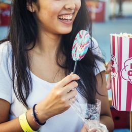 【バイト体験談】テーマパークの飲食店バイトって？ お客様に感動を与えよう！【学生記者】