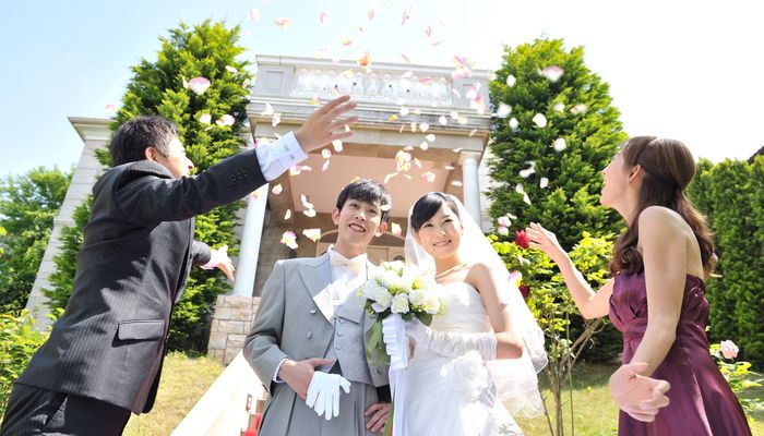 結婚式にふさわしいネクタイの色とは 基本のマナーを知ろう ビジネスマナー 身だしなみ ビジネスアイテム フレッシャーズ マイナビ 学生 の窓口