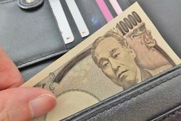 財布にはいつも最低いくら現金を入れておきたい？ 大学生の平均は