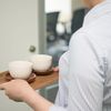 【ビジネスマナー】覚えておきたい正しいお茶の出し方