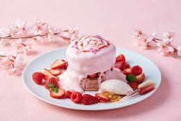 【写真映え必須！】春を感じる桜と苺のスフレパンケーキ＆フォレノワールパフェ #Z世代Pick