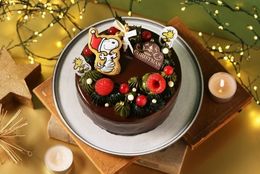 【完売必至】スヌーピーのクリスマスケーキや限定グッズが「PEANUTS Cafe」より登場！ #Z世代Pick