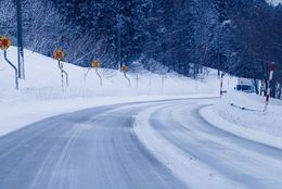 【雪道で車がトラブったら⁈】「ノーマルタイヤ」での走行困難や「電欠」も！「雪道での自動車トラブル」おどおど  ＃あつまれ！_おどおど学生。