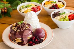 ハワイで人気のスーパーフード “アサイー”！堪能できる新メニューが登場！「アサイーパンケーキ」3種類の「アサイーボウル」【Eggs ’n Things】 #Z世代Pick