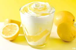 あふれるレモンヨーグルトにホイップをトッピング！甘酸っぱいスイーツドリンク「レモンヨーグルト～はちみつレモンゼリー入り～」 #Z世代Pick
