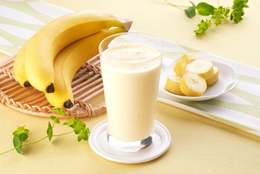 朝食にぴったり！フレッシュな生バナナをまるごと1本使用「フレッシュまるごと生バナナスムージー」 #Z世代Pick