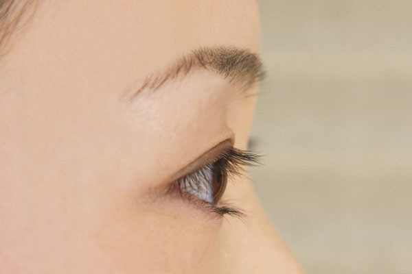 【男女共通】 印象を左右する眉毛ケアの方法は？