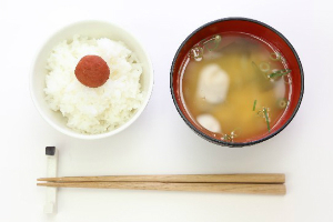 「きゅうりの天ぷら」「ラーメンにメロン」......旅先で出会ったヘンな日本食