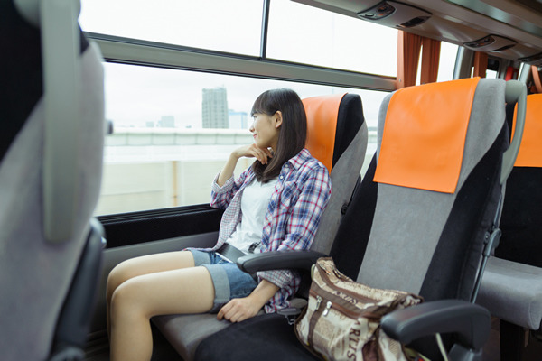 旅行のことで頭がいっぱいの人がリムジンバスに乗るべき６つの理由とは？