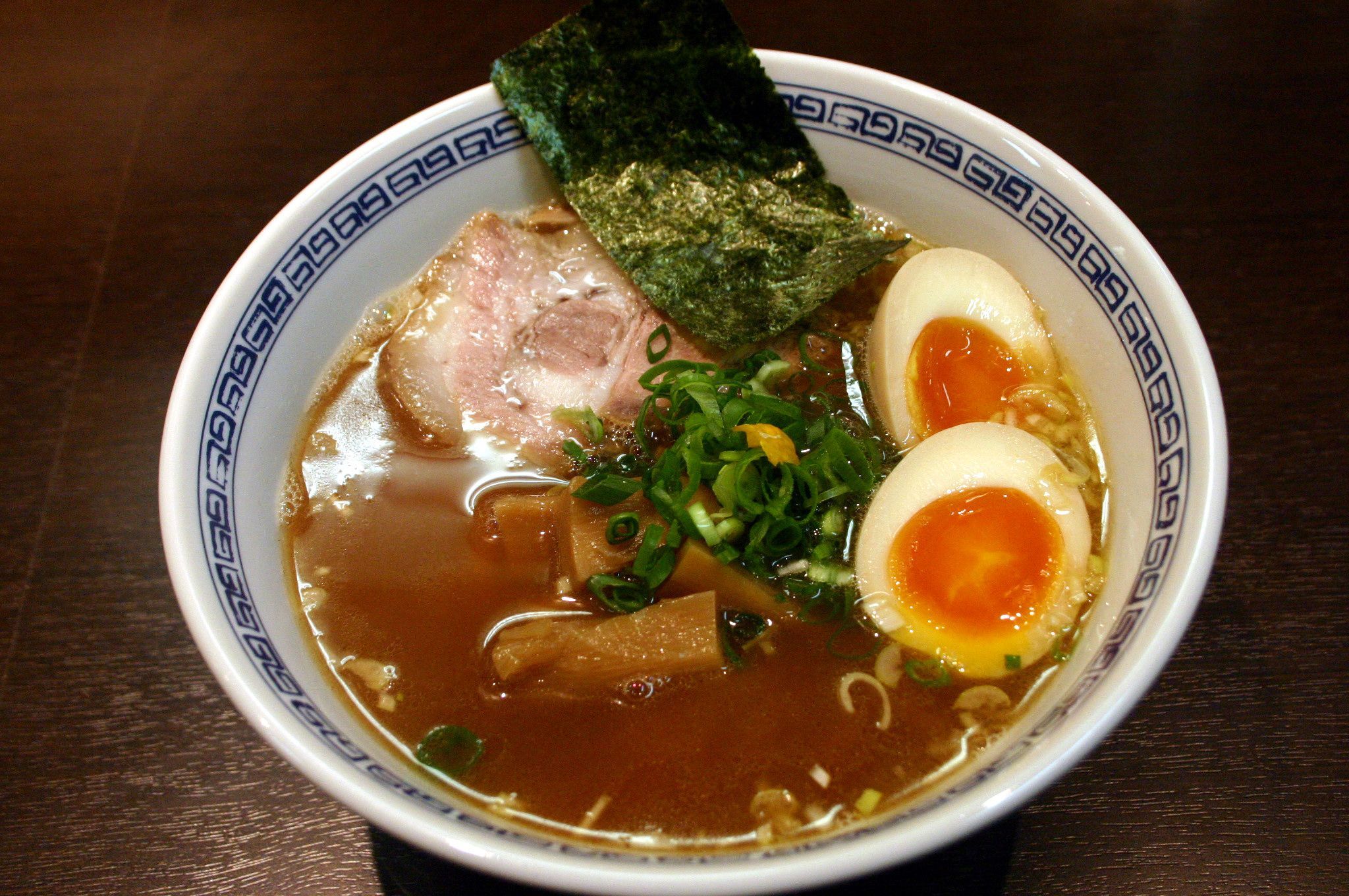 【渋谷ラーメン】食べログトップ評価の人気店！ スープ・麺・具すべて完成度の高い『らーめん はやし』