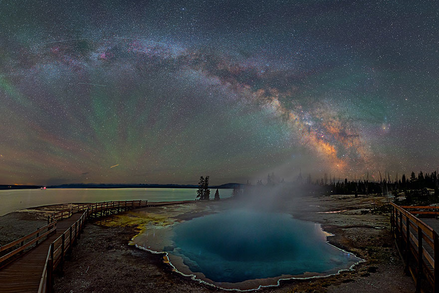 ​色とりどりの銀河はこの世のものと思えない絶景！ アメリカ・カンザス州で撮られた「究極の星空写真」