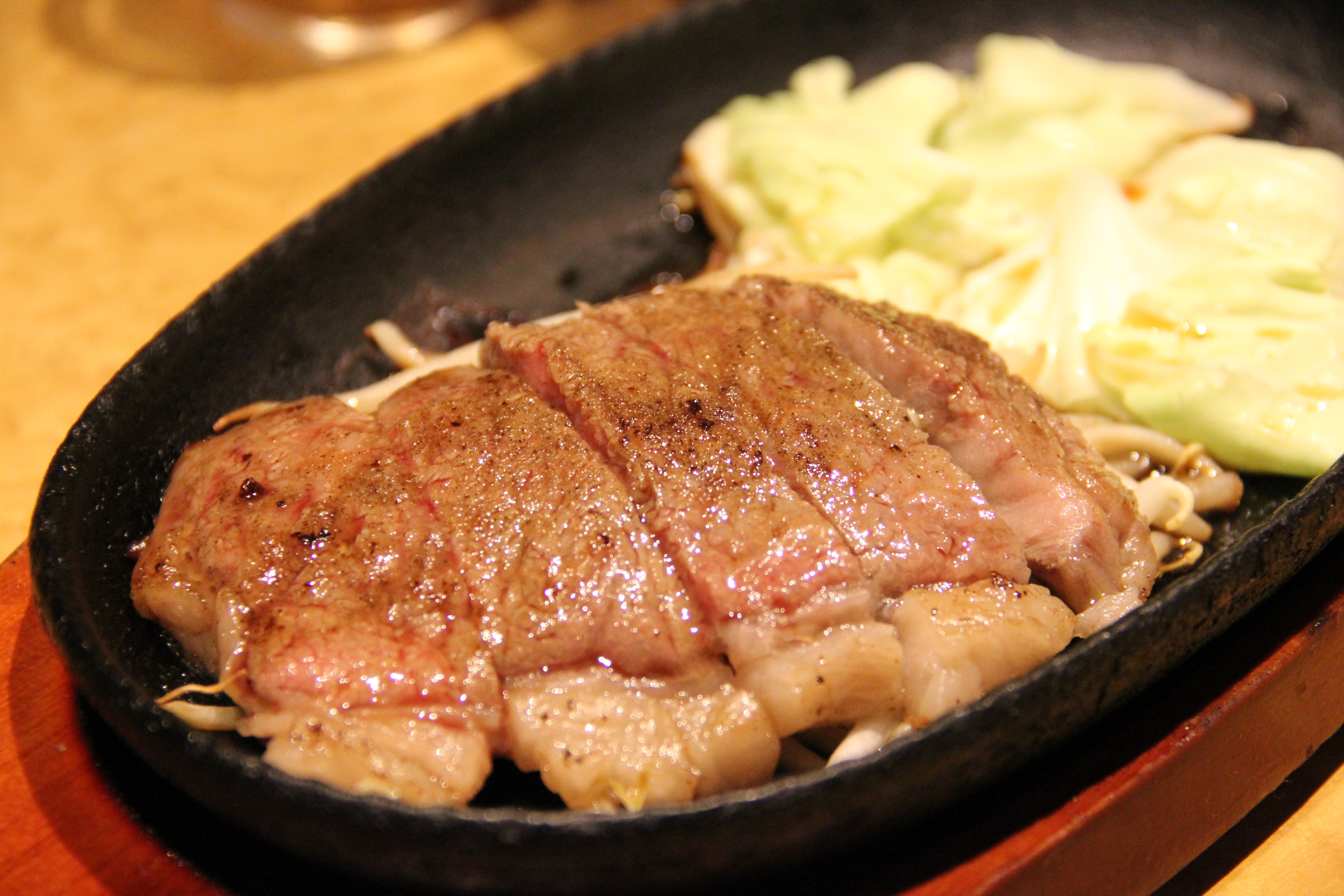 ​このランチがすごい！渋谷にある焼肉屋の最高級和牛サーロインステーキがワンコインとは思えない美味しさだった