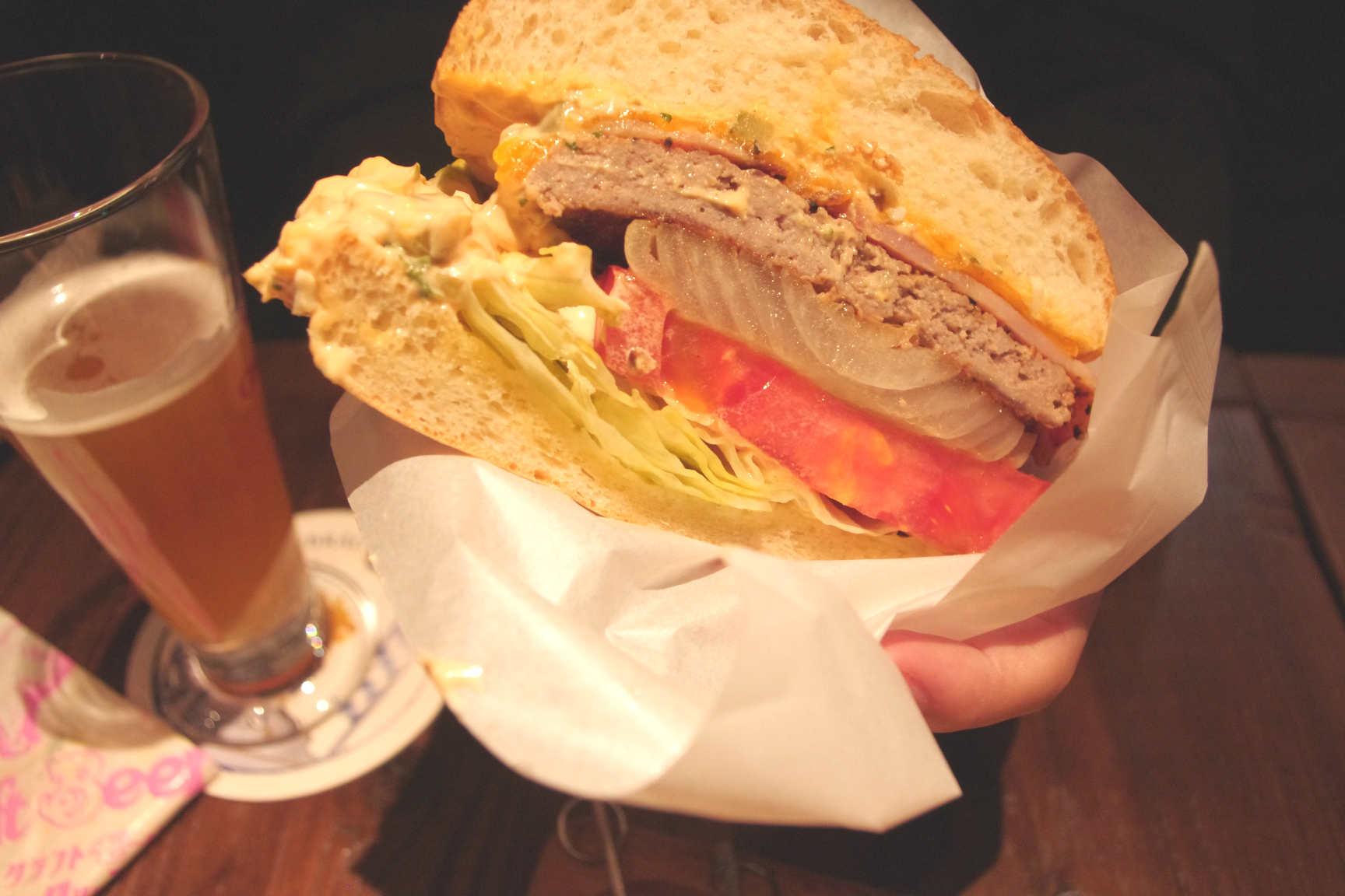 【秋葉原グルメ】クラフトビール専門店『Craft Beer Tap』はランチが穴場！ ボリューム大なごちそうハンバーガー3種を試食