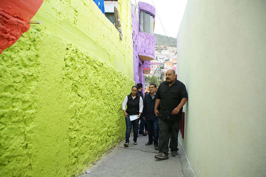 町の犯罪も激減?!  メキシコ政府の政策は町を丸ごと"超カラフル"にすることだった！
