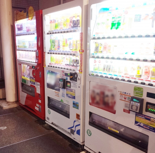 大阪の人気スポット「10円自販機」のナゾ