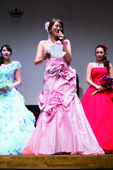 【潜入レポ】「ミス慶應コンテスト2015」ファイナル！ 女子大生6人が艶やかなカラードレス姿で登場