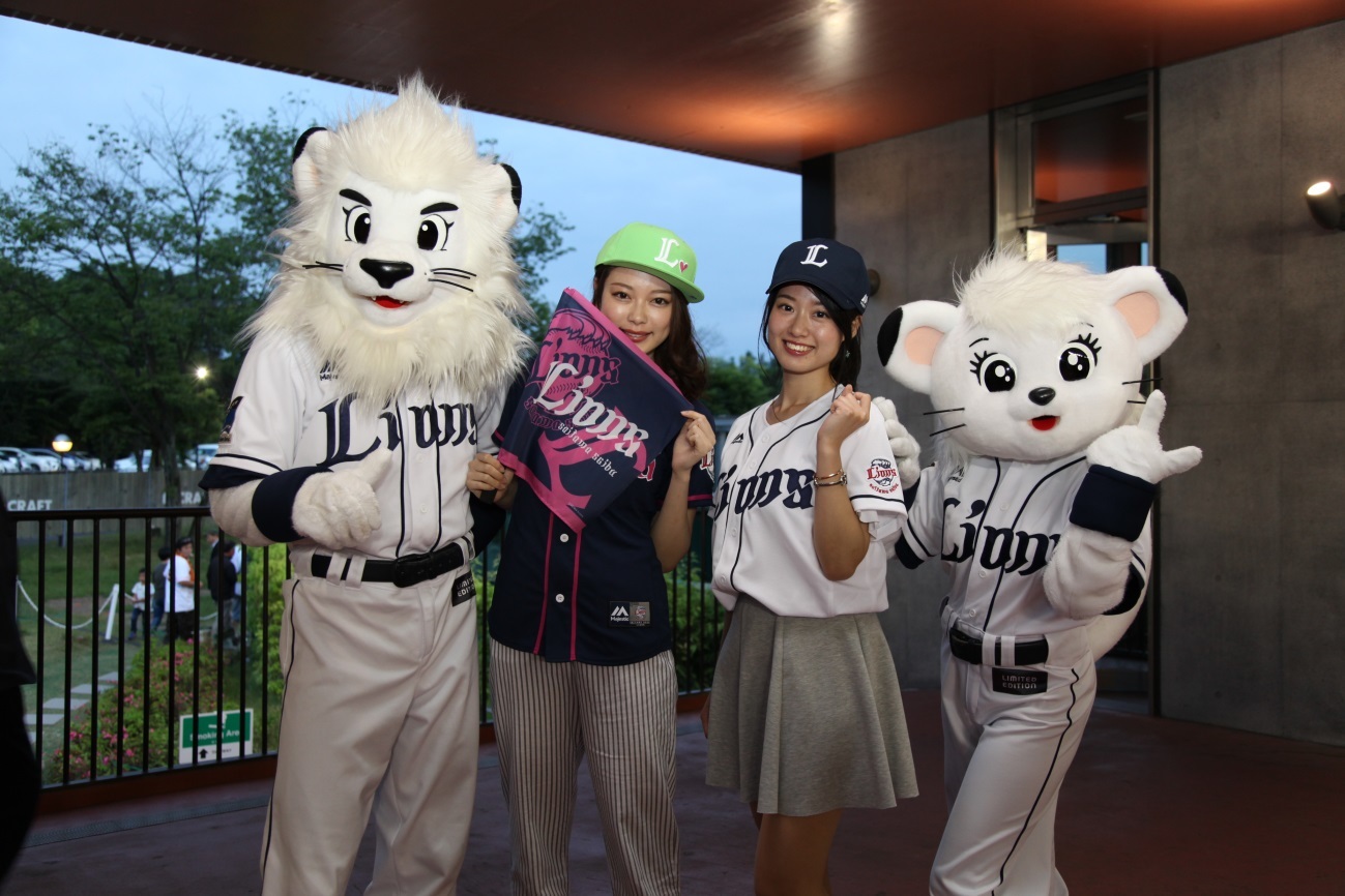 埼玉西武ライオンズの十亀選手が楽しみ方を伝授！ 女子大生が球場で野球観戦してみた