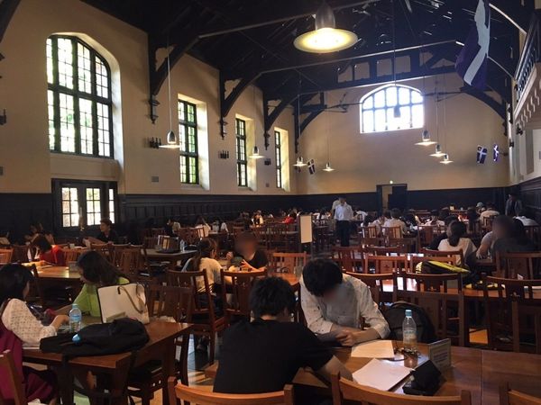 立教大学の学食「第一食堂」の写真