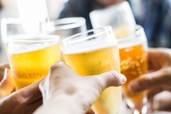 ビール好きの7割が、初めてビールを飲んだとき「まずい」！ どうして好きになった？