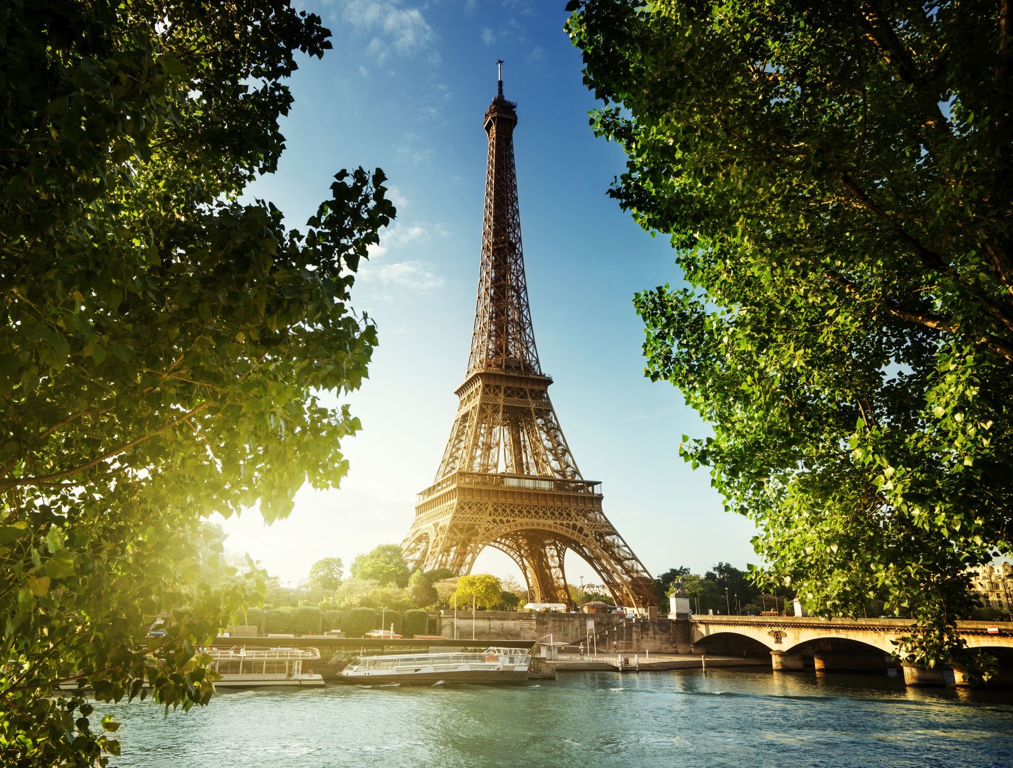 フランスのおすすめ観光地20選！ パリだけじゃない行くべき見所は？