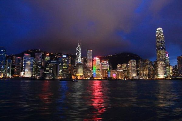 香港のおすすめ観光地1.香港の夜景　ヴィクトリアハーバー