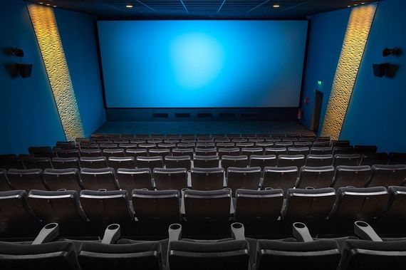 映画館に行く頻度は月に何回？ 大学生の5割弱が「1回も行かない」