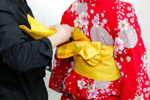 卒業式に備えよう！ 自宅でできる袴の着付けのコツ