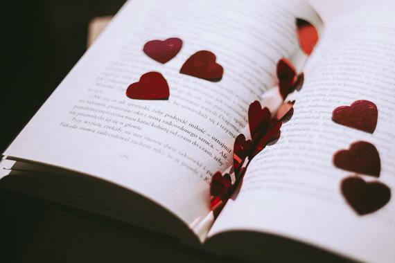 おすすめの恋愛小説20選！ 幸せについて考えさせられる……大学生のうちに読んでおきたいラブストーリーは？