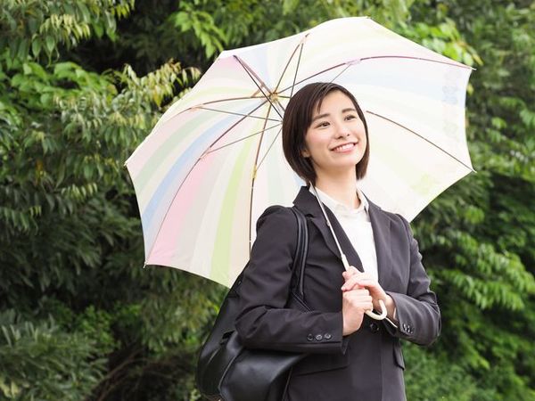就活中の傘の正しい取り扱いマナーとは？ 梅雨の面接シーズンは要注意