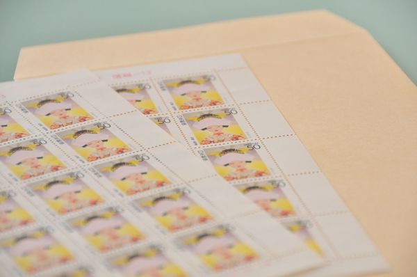 履歴書やESを郵送するときの切手料金・貼り方・送り方の注意点