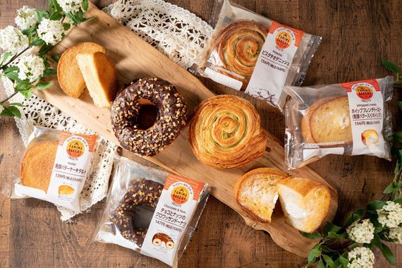 FAMIMA BAKERY 新たに「スイーツシリーズ」誕生！「ピスタチオデニッシュ」や「発酵バターケーキタルト」などスイーツのようなパンが登場！#Z世代Pick