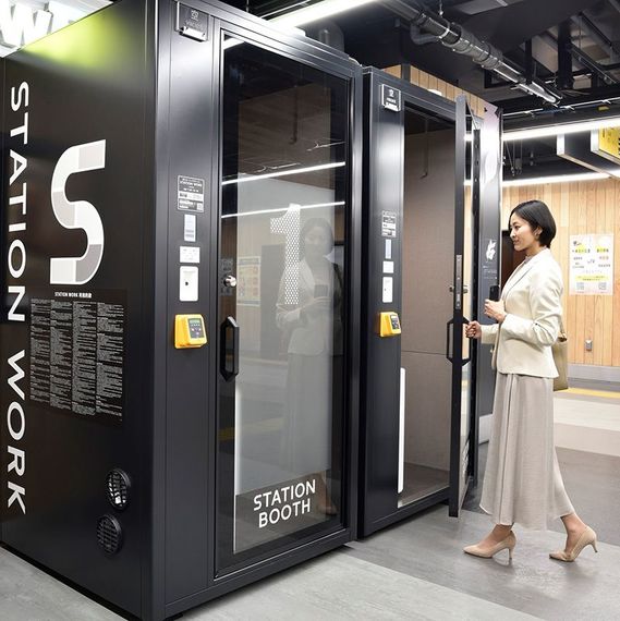 【駅中で見かけるアレ、中どうなっているの？】就活からビジネスシーンで活躍！　はじめての「『STATION BOOTH（ステーションブース）』おどおど」＃あつまれ！_おどおど学生。