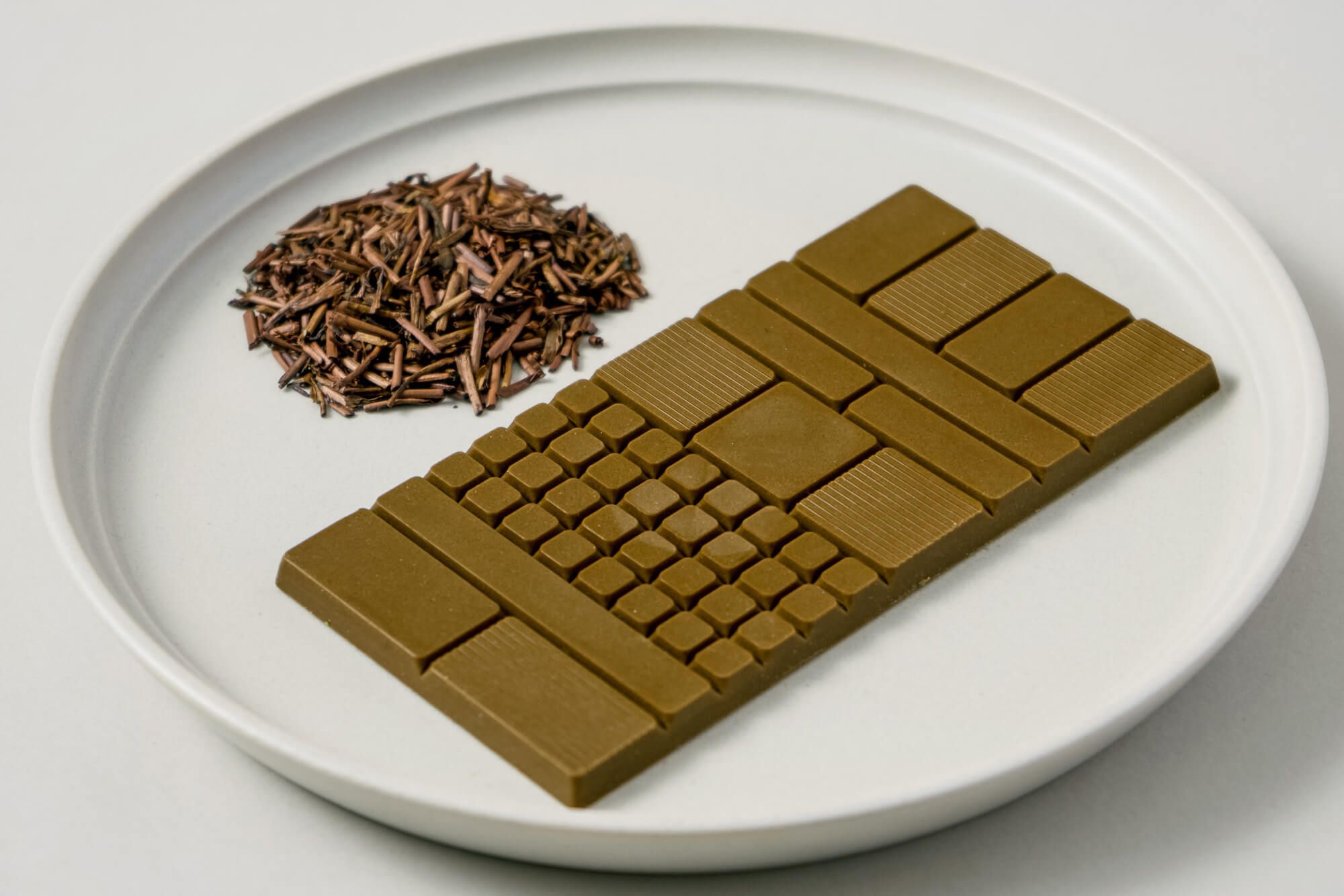 「食べる緑茶」！？「緑茶」と「焙じ茶」それぞれを表現した、特別な2種のチョコレートを数量限定で発売！ ＃Z世代Pick