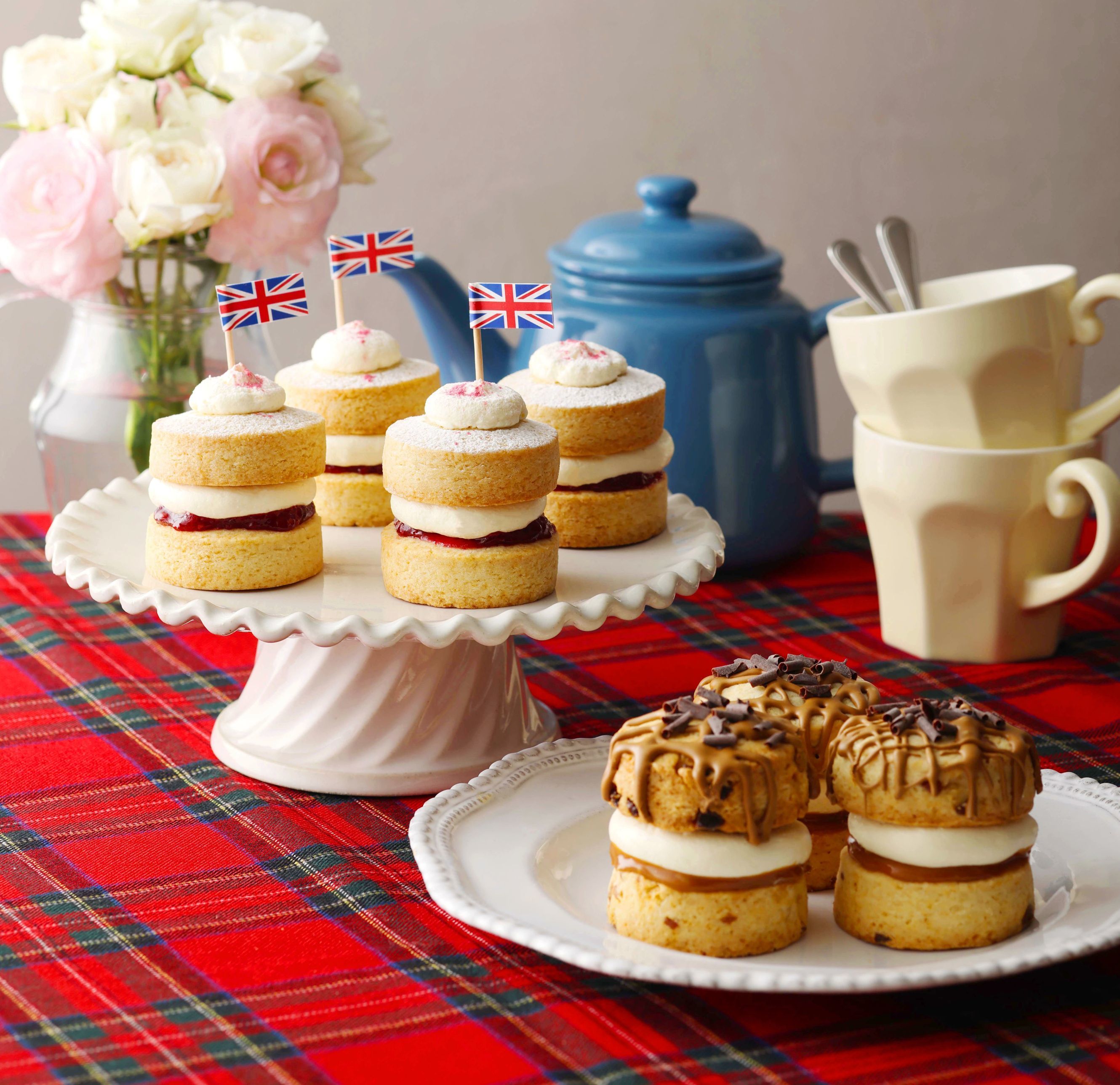 女王陛下の名を冠した“イギリス伝統菓子”イメージの新作「3種のベリーのヴィクトリアスコーンサンド」など、冬限定スコーンを発売  #Z世代Pick