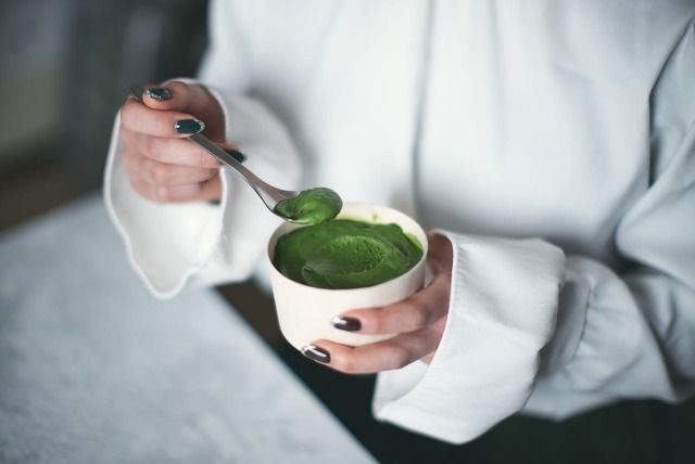京都の日本茶スタンド「八十八良葉舎」が人気の抹茶アイスを販売！さらに、新商品の最高級抹茶アイスも数量限定発売！ #Z世代Pick
