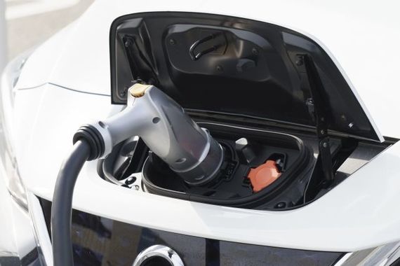 【充電の仕方は？  電気自動車（EV）に乗ってみたいのですが…】はじめての「電気自動車おどおど」 ＃あつまれ！_おどおど学生。