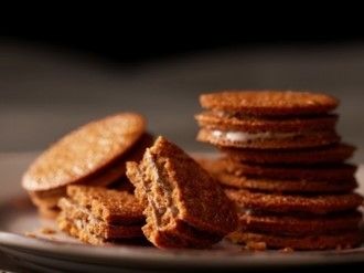 キャラメルスイーツ専門店より、2種類のキャラメルチョコレートクッキーを詰合せた限定デザイン缶登場 #Z世代Pick
