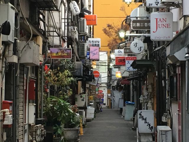 【新宿ゴールデン街は、昭和の香りが残るディープな街】はじめての「新宿ゴールデン街おどおど」＃あつまれ！_おどおど学生。