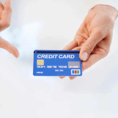 クレジットカードを使って奨学金の返済はできる？ 奨学金が審査に影響する？