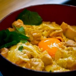 【Q&A】早稲田で一番美味しい学食メニューを教えてください!!